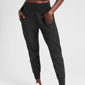 Athleta Distance Jogger black size 4